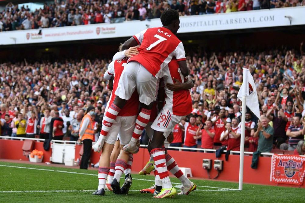  切尔西新帅首秀失利，布莱顿爆冷登顶积分榜  